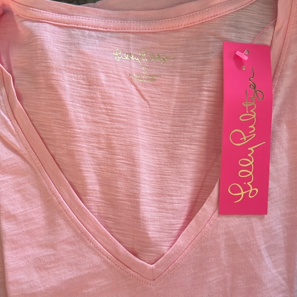 NWT Lily Pulitzer size S Etta V-Neck short sleeve tee in color pink blossom
